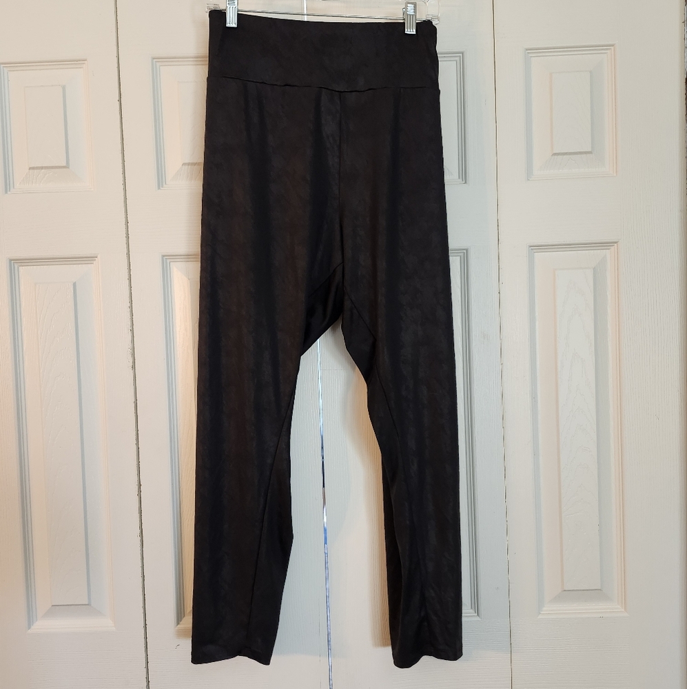 Ava&Viv Black‎ Leggings - Faux Leather / Rubber Look Size 3X